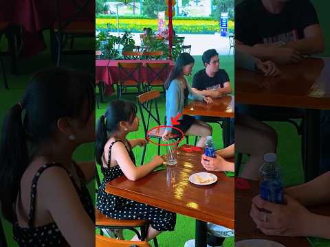 They saw her signal and acted fast 🌿🚨 [ZUKA HOUSE]#zukahouse #kindness #rescue #restaurant