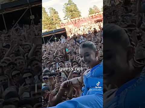 Crowd surfing 🥵