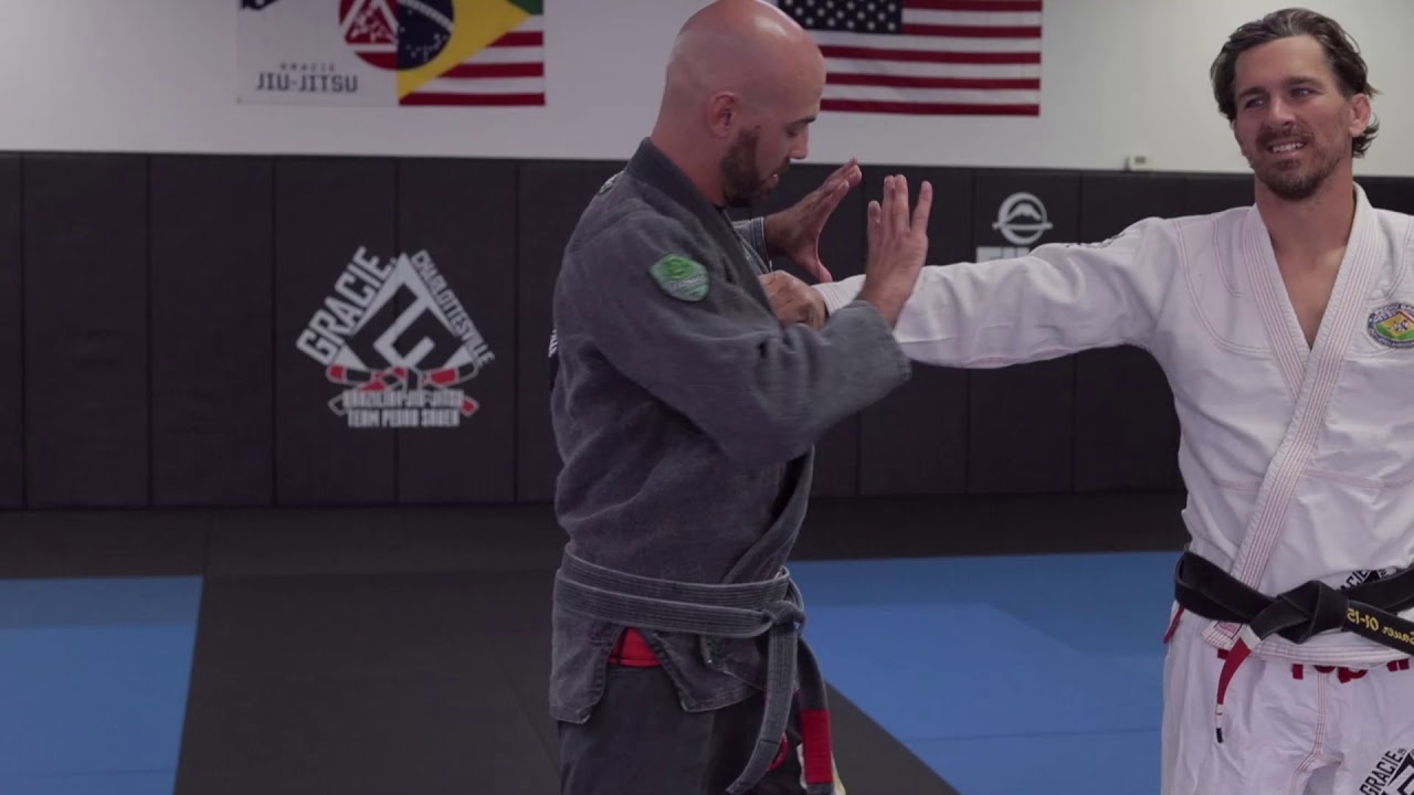 Single-hand collar grab defense (thumb down)