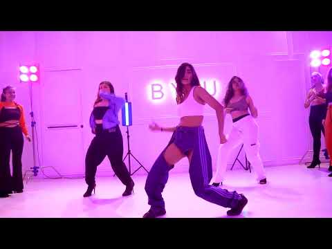 level up dance video | Song By Ciara | Ayesha kazi #dance #dancechallenge #ayeshakazi #levelup