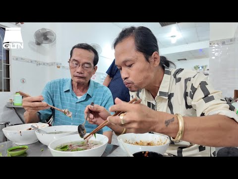 Già Làng Đưa Bố Đi Ăn Quán Phở Khô Ngon Nhất Gia Lai