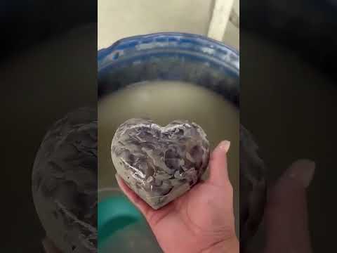 از لابلای سنگا عجب چیزی پیدا کرد!!!!