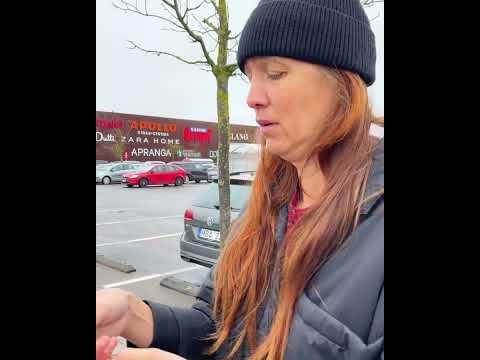 Rich Man Returns Family Heirloom and Helps Mother in Need #shorts #short #status