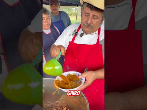 Tacos dorados de barbacoa bañados en salsa verde