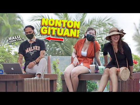 NONTON DORA LAGI DI PUBLIK - MALU NONTONNYA BEGITUAN HAHA