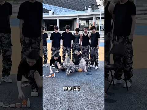 Kali ini si cewek ikut latihan tentara🤣