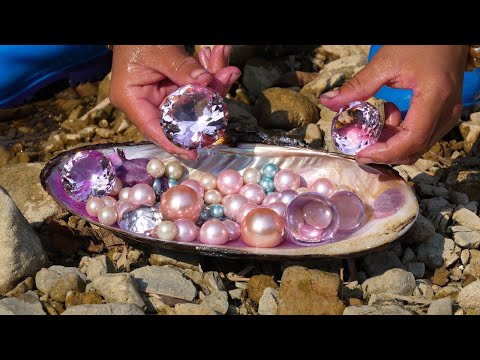 It's too shocking. After opening a few big clams, there are hundreds of pearls inside