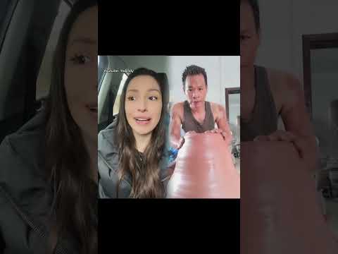 Tan confundida que ni se dio cuenta de que la sacamos del baño 😂😂 éxito ✅