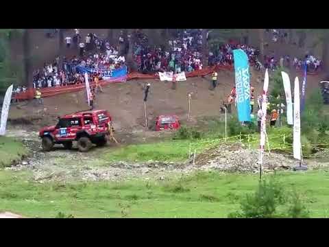 OFF ROAD RACING / Land Rover Discovery / Amazing Fan Crowd