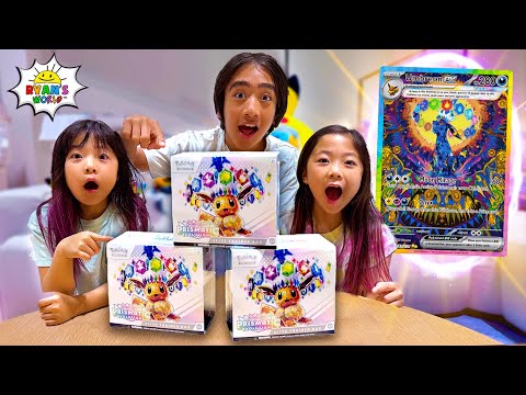 Ryan, Emma, & Kate Open SUPER RARE Pokémon Cards! Ultra Rare UMBREON Card!