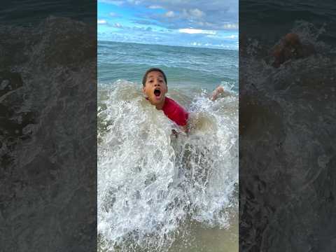 El Niño cuando va a una playa por primera vez ?? #bendiciones #humor #comedyfilms #comedy #humorr
