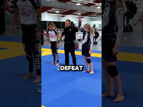 She Lost To a Child 🤣 (@sashathesharkreynolds)