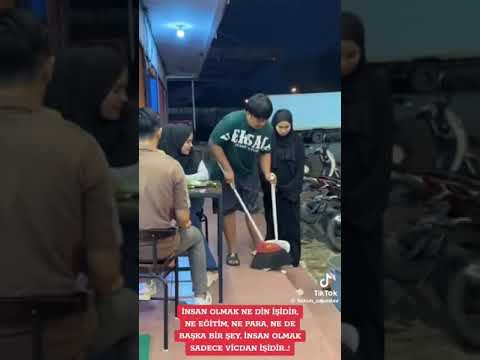Nə insanlar gördüm üstündə paltar yox ,nə paltarlar gördüm içində insan yox