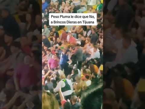 #pesopluma rechaza al payaso #brincosdieras en pleno espectáculo y se va de ahí!! #viral #shorts