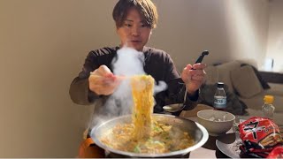 【深夜飯】辛ラーメンに牡蠣入れたら200倍美味しくなった