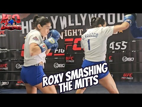 🔥🔥🔥 Right Hook Roxy SMASHING the handpads #righthookroxy