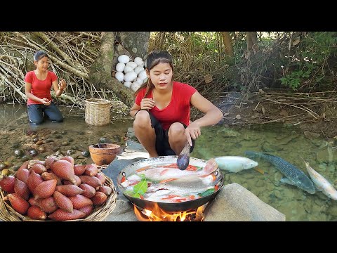 Snail spicy curry tasty with egg, Fresh fish soup hot chili for survival food, Top 5 survival video