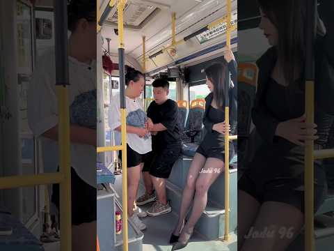 आंटी अपने आप को टच करवा देती है#wedding#tredding#china#new#bride#ytshortsvideo