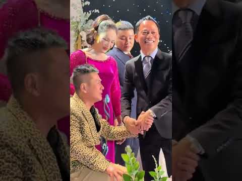 Khoảnh Khắc Tấn Beo Bật Khóc Ôm Thông Gia Chế Phong