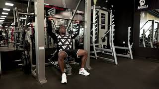 Développé militaire à la Smith machine
