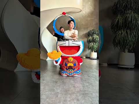 ¡Escondiéndome de Mamá en una Muñeca! 😱👩‍👦🪆