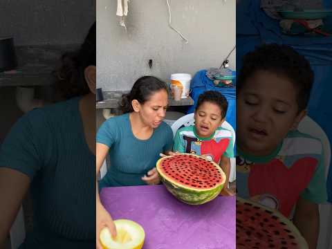 Fiquei com a melancia #comedia #meufilhonaocome #comedymemes #humor #comidafacil #comedy #viralshort