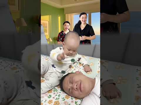 Baby playing with dad is so funny!!😂 遊びたいモード全開👶💥🛏️パパ終了のお知らせ🤣