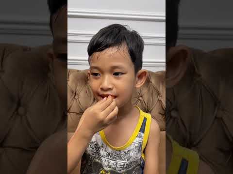PAPA BAGI BAGI PERMEN GUMMY SODA VIRAL RASA BUAH #shorts #permenunik