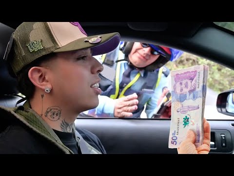 ¡Westcol lo para un agente de tránsito y todo queda grabado!