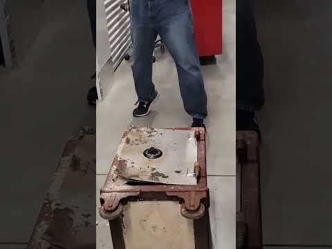 Found MONEY ? IN SAFE #shorts #storagewars