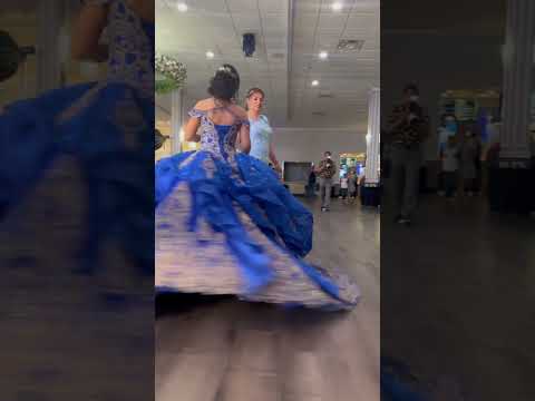 Alejandra’s entrance 💙 #djponcesa #dance #quinceañera #sanantonioquinceañera
