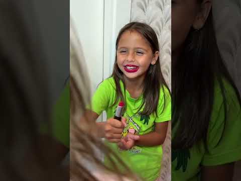 DOESN'T SHE LOVE HER YOUNGER SISTER?😭