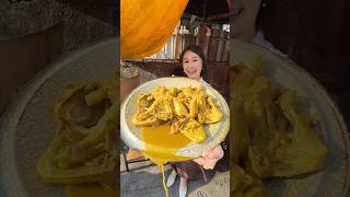 Seneng kalau nemu makanan enak kayak gini , walau masuk gang juga diuber 😊