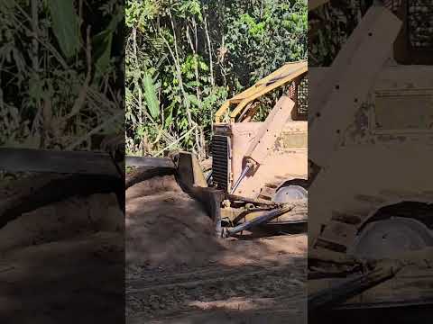 Trator De Esteira Komatsu D50A Trabalhando #tractor #automobile #foryou #farming