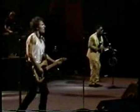 bruce-springsteen-the-e-street-band-born-in-the-usa-bruchee