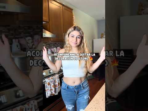 Se llegó la hora de quitar la decoración de otoño 🍁 #holidayseason #momlife #falldecor