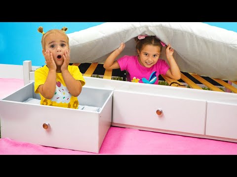 Alice and Deya play Hide and Seek with Auntie