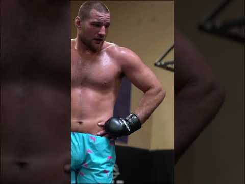 #shorts Sean Strickland No guard pulling here