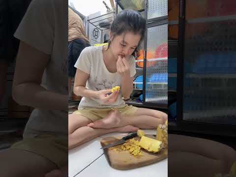 Paling susah kupas nanas #sofia #cicihemat #sofialisme
