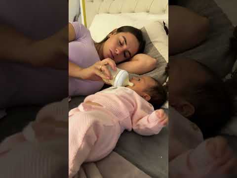 Vanesa juraba que estaba alimentando a la bebé jajaja