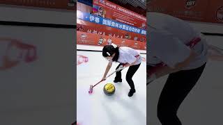 冰壺不是拖地！帶你看懂「冰上西洋棋」 🎯得分：冰壺越靠近大本營圓心分數越高 #冰壺 #冰壺科普 #冰雪運動 #冰上西洋棋 #兒童冰雪運動