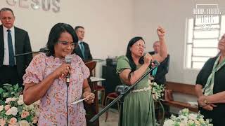 Quando elas louvaram esse hino juntas o poder de Deus desceu na hora dentro da igreja!
