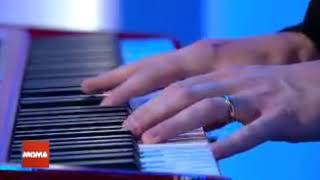Nina Nesbitt- COLDER (live on German TV)