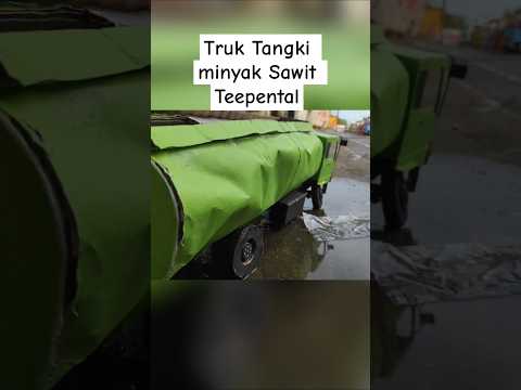 Truk Tangki minyak Sawit Terpental
