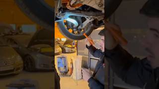 ASÍ ESTABAN los BRAZOS de SUSPENSIÓN de este TESLA Model 3.