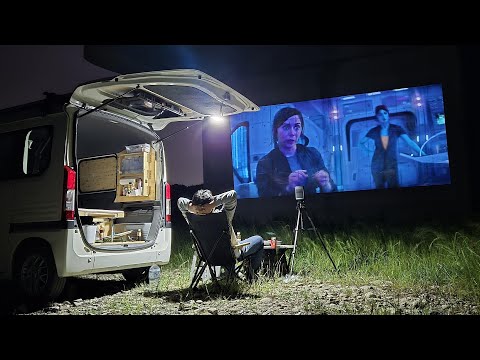 橋桁を巨大スクリーンに⁉夜の川辺で快適な一夜を過ごす車中泊