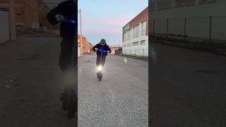 El outfit perfecto para ir en patinete eléctrico