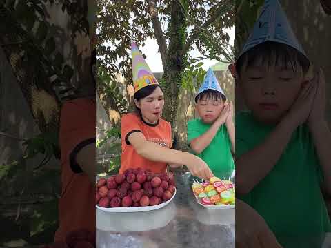 Mom and baby brother prank each other 🤣😱😄😅 Thoc TV