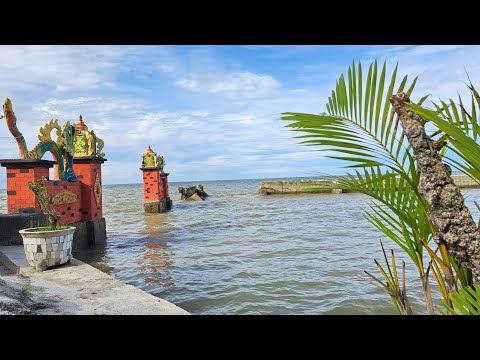 Menikmati Suasana Ombak Pantai dan Angin Yang Kencang