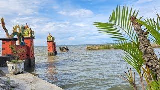 Menikmati Suasana Ombak Pantai dan Angin Yang Kencang